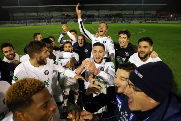 Match de gala à Angoulême : les Dockers affrontent les Internationaux en direct vidéo.