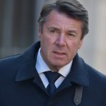 Enquête ouverte contre Christian Estrosi et son épouse suite à des accusations de chauffeurs municipaux à Nice.