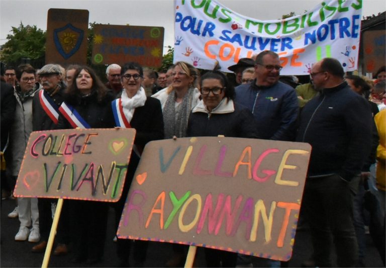 Mobilisation de 200 parents et citoyens contre la mauvaise ambiance au collège de Ceaucé