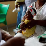 Critiques croissantes des accords de santé de Donald Trump en Afrique face aux enjeux sanitaires.