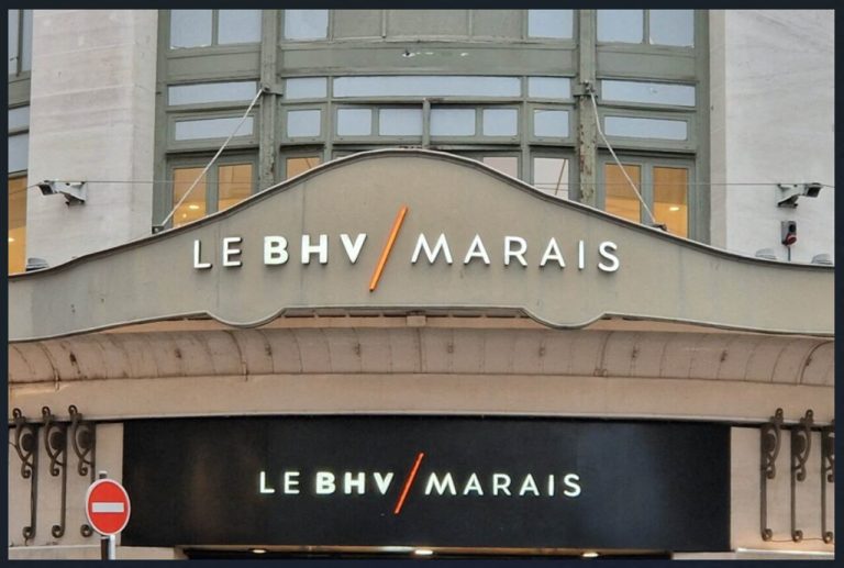 Transformation du BHV Marais à Paris : création d&rsquo;un hôtel et de boutiques cloisonnées.