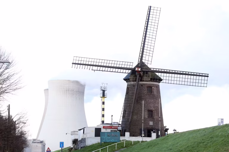 L&rsquo;État belge envisage le rachat des réacteurs nucléaires d&rsquo;Engie pour assurer la sécurité énergétique.