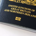 Augmentation du coût du passeport en France : une mesure controversée pour les usagers.