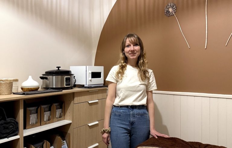A 29 ans, une entrepreneuse ouvre un institut de beauté à Mayenne, répondant à une demande locale.