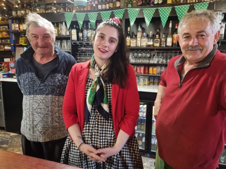Un bar historique du Morbihan rouvre en pleine campagne, une rareté dans la région.
