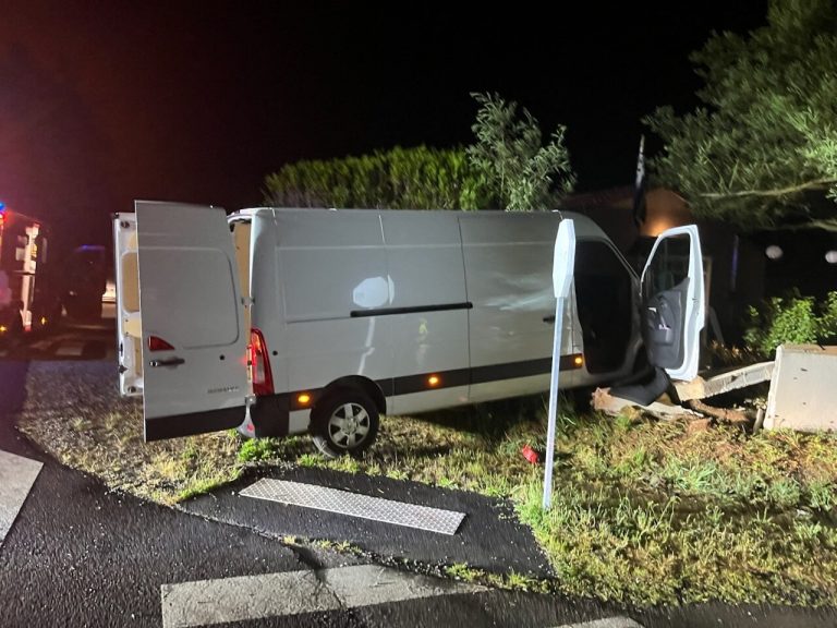 Un fourgon percute un mur de jardin en Loire-Atlantique, des enfants présents la veille