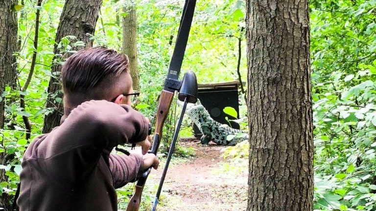 Le tir à l&rsquo;arc nature, un sport de précision en plein essor en France depuis 2023.