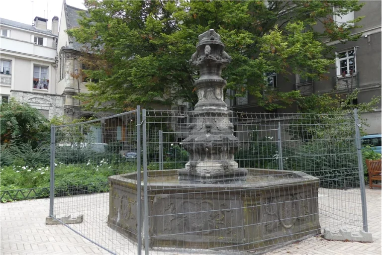 Fontaine de Beaune-Semblançay à Tours : un budget insuffisant pour sa rénovation.
