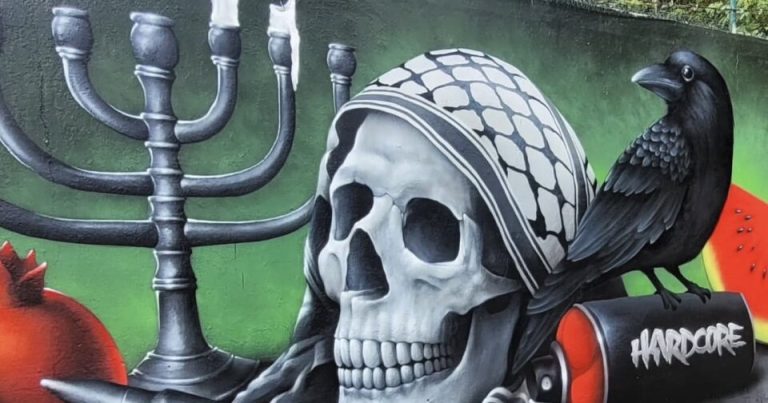 La maire de Besançon annonce le recouvrement d&rsquo;une fresque contestée par le Crif.