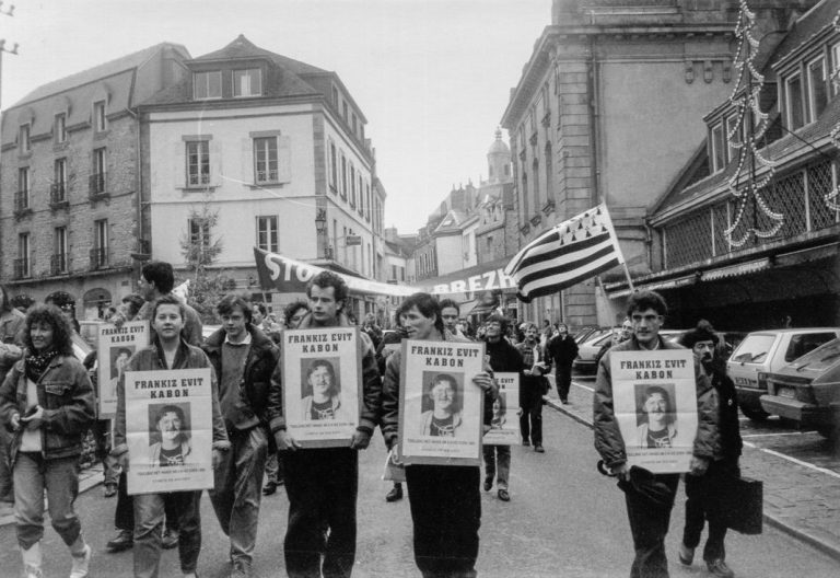 Trugarez Gilbert Kabon appelle à défendre le Gwenn-ha-Du en Bretagne.