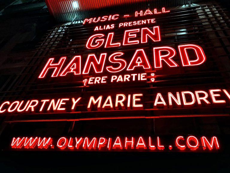 Glen Hansard en concert à L&rsquo;Olympia : Paris applaudit le conteur folk irlandais.