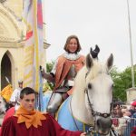 La droite française s&rsquo;approprie l&rsquo;héritage de Jeanne d&rsquo;Arc, excluant la gauche.
