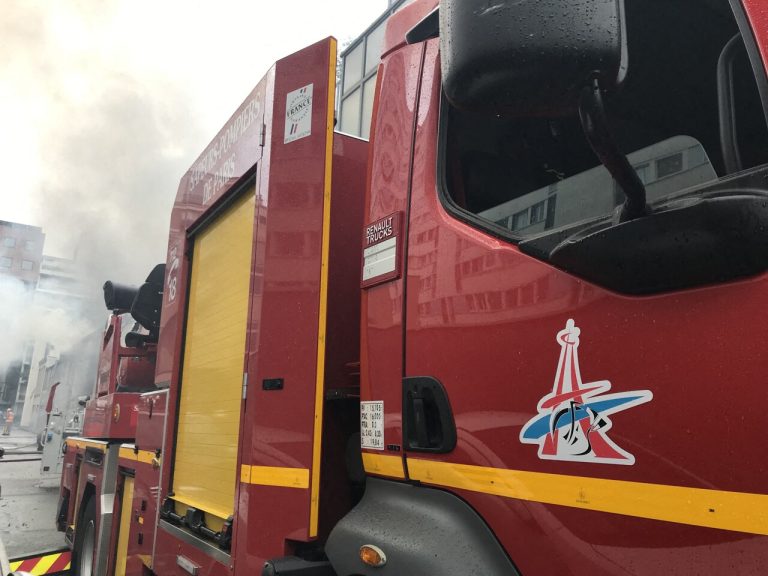 En Seine-Saint-Denis, une voiture électrique en recharge provoque un incendie à une station-service.