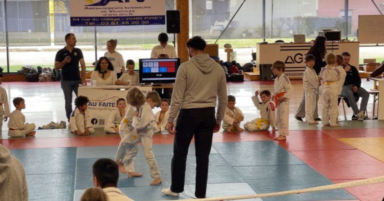À Saône, 400 jeunes judokas participent au tournoi amical du Dojo Franc-Comtois.