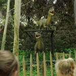 La Dordogne ouvre un parc préhistorique avec 50 dinosaures reconstitués vieux de 40 000 ans.