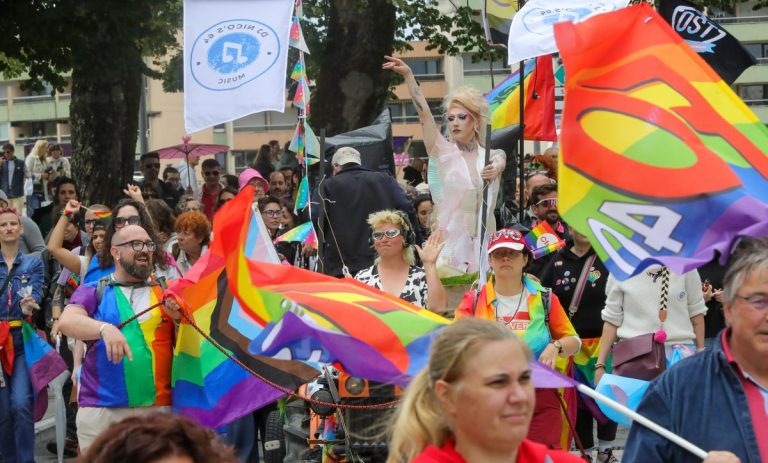 Landes : la Marche des fiertés attire des milliers de participants ce week-end.