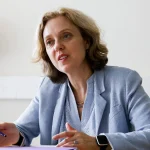 Entretien avec Sarah Lacoche : nécessité d&rsquo;appliquer le DSA pour réguler le e-commerce.
