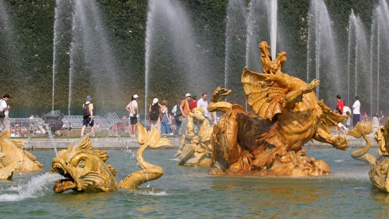 Restauration complète de deux fontaines au Château de Versailles pendant un an