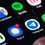 Le renseignement français demande l&rsquo;accès aux messageries chiffrées comme WhatsApp et Signal.