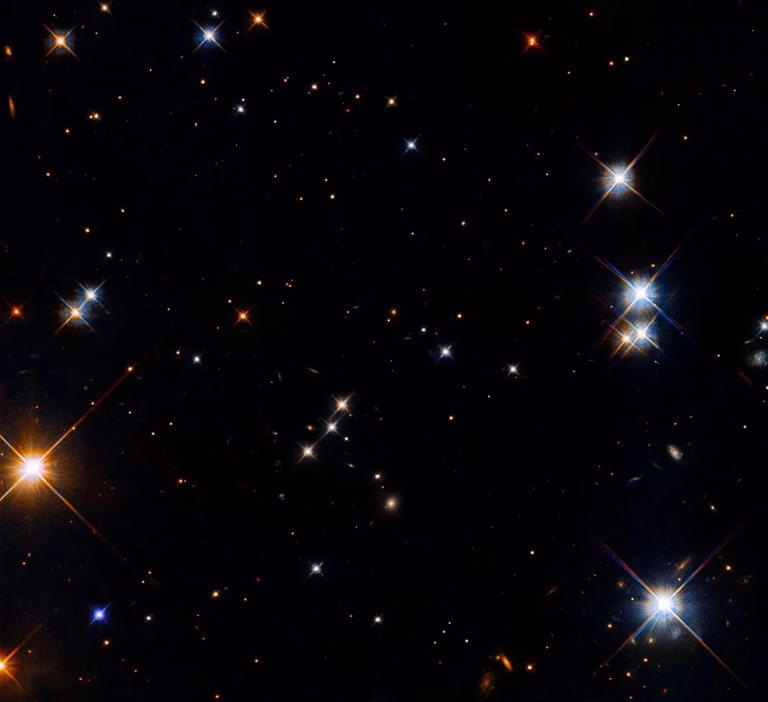 9 000 amas stellaires observés : les télescopes James-Webb et Hubble révèlent comment les étoiles s’en libèrent