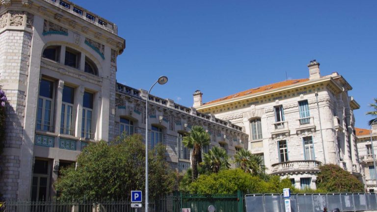 Fermeture provisoire du bâtiment 4 du lycée Masséna à Nice après diagnostics techniques.