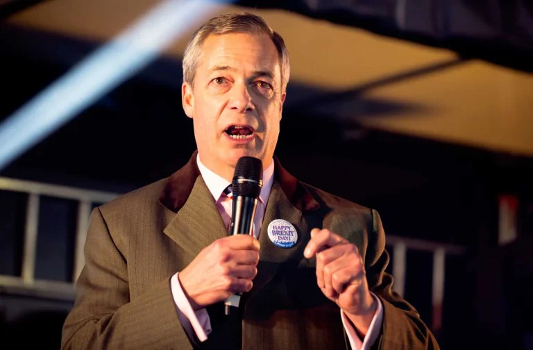 Élections locales en Angleterre : Nigel Farage provoque des tensions dans le scrutin.