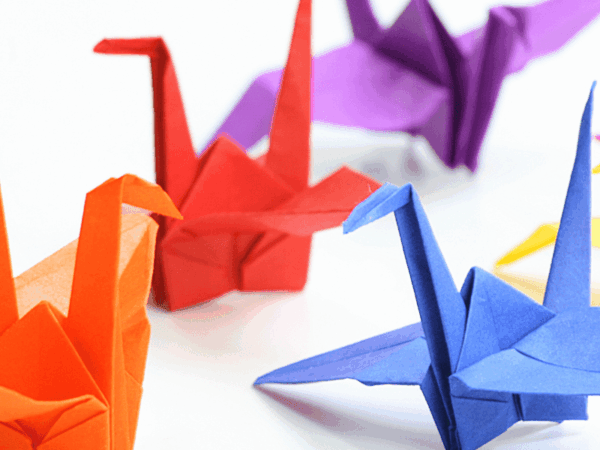 Atelier d’origami lors de la Fête de la cité : participation de l’association locale.