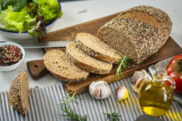 Pain de seigle aux graines de sésame et de pavot