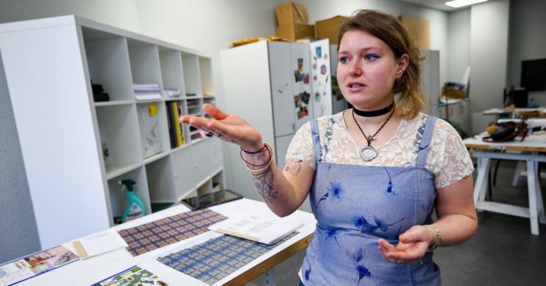 Des étudiantes en design de Mulhouse participent à un concours de création de tissus pour enfants.