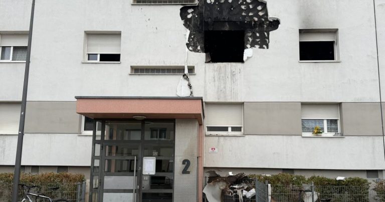 Colmar : un homme sauvé par les pompiers après avoir incendié l&rsquo;appartement de son ex.