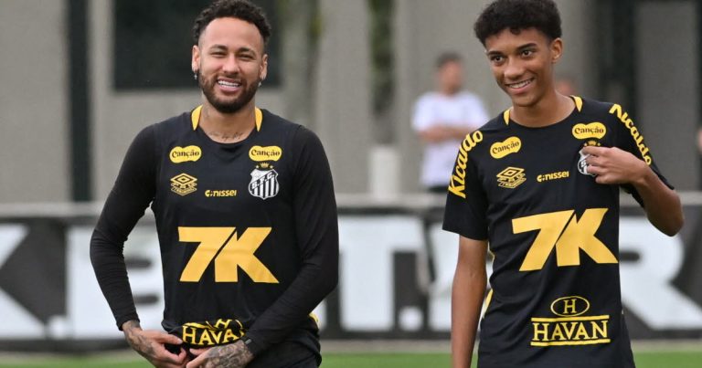 Neymar gifle le fils de Robinho après un dribble humiliant à l&rsquo;entraînement