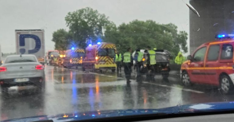 Accident sur l’A6 à Crêches-sur-Saône : trois véhicules, dont un poids lourd, impliqués.