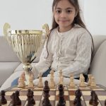 Sare Adam, 9 ans, remporte un tournoi d&rsquo;échecs à Centre-Alsace.