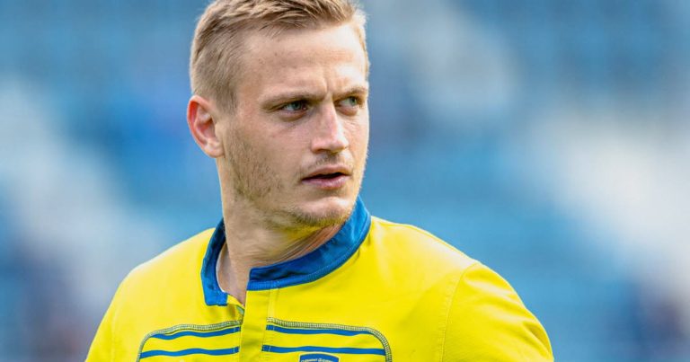 Jules Plisson annonce la fin de sa carrière internationale en rugby.