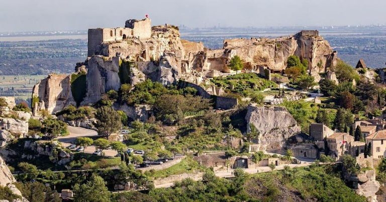 Alpilles : la nouvelle route sécurisée vers les Baux-de-Provence pour les touristes.