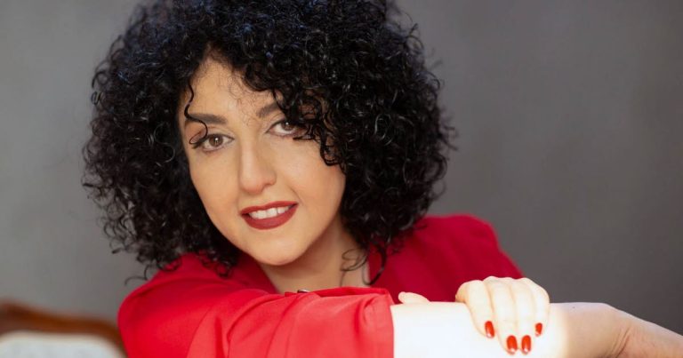 Narges Mohammadi, lauréate du prix Nobel, libérée sous caution à Téhéran pour soins médicaux.