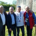 Neuf-Brisach : des marcheurs nordiques explorent les remparts historiques de la ville.