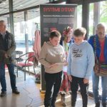 Des élèves et des adultes à Génelard commémorent l&rsquo;esclavage pour préserver la mémoire collective.