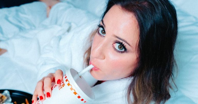 Blandine Lehout évoque ses défis de mère lors de son spectacle à Mulhouse.