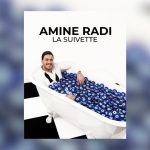 Amine Radi présente des punchlines inspirées du mauvais œil sur le pont des Arts.