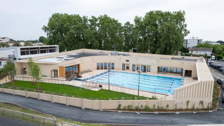 Ouverture du premier bassin nordique à Bordeaux pour se baigner en extérieur en hiver.