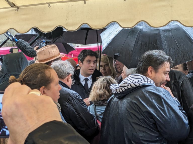 Des élus régionaux expriment leur soutien à Gabriel Attal dans un contexte politique tendu.