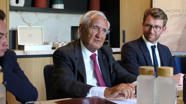 Jean-Pierre Raffarin à Dijon : redonner au maire son rôle dans l&rsquo;élaboration de la loi