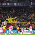 RC Lens : un jeune de 16 ans marque pour sa première en Ligue 1, son père ému en tribunes.