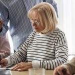 Emploi des seniors : le gouvernement français met en œuvre un accord avec les partenaires sociaux