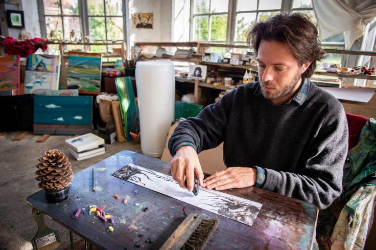 Luglon : Charlie Tastet présente son nouveau livre d&rsquo;art à la Maison Garbay