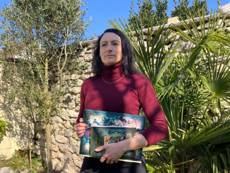 Essonne : cette autrice cartonne avec ses univers fantasy et ses livres sur le tarot