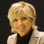 Évelyne Dhéliat : 40 ans de présentation météo sur TF1, un parcours marquant en France.