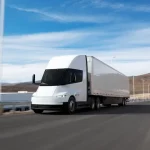 Le premier Tesla Semi entre en production en série aux États-Unis.