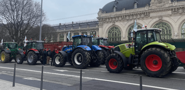 Flambée des prix du carburant : blocages annoncés par les agriculteurs près de Lyon lundi.